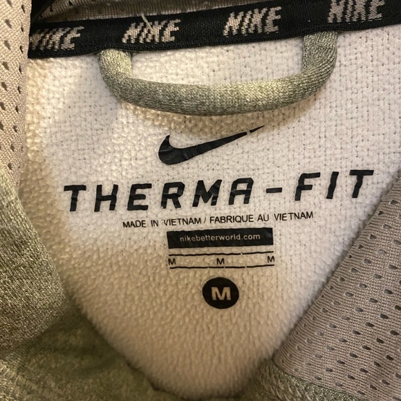 Nike Therma-Fit Mens Gray Medium hoodie. Excellent condition!! - Picture 2 of 3